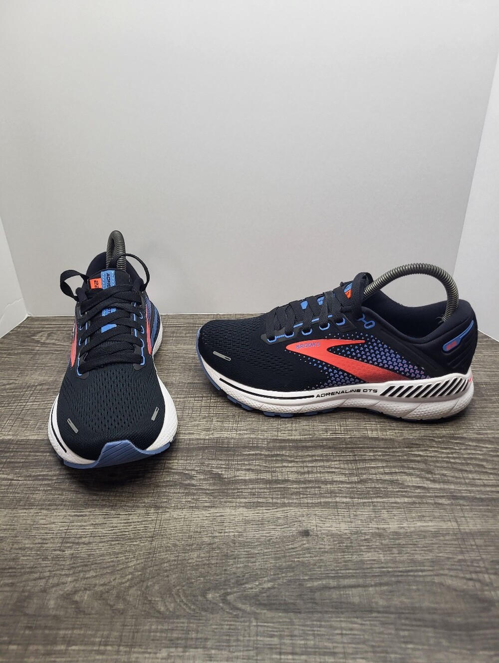 Brooks Adrenaline GTS 22 Outdoor Running Shoes Sneakers Women's Size 7